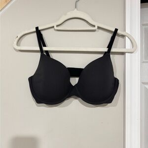 Skims fits everybody shirt bra